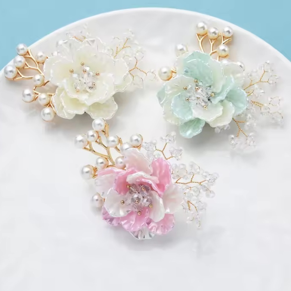 Betsey Johnson Elegant White Floral Pearl Brooch